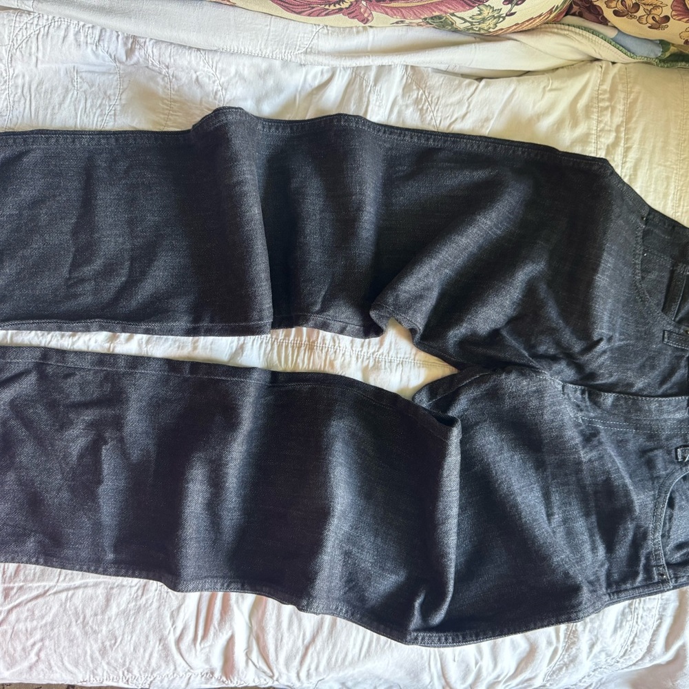 6397 Women’s Straight High Rise Jeans style NP196 Color Worn Black Italian Sz24